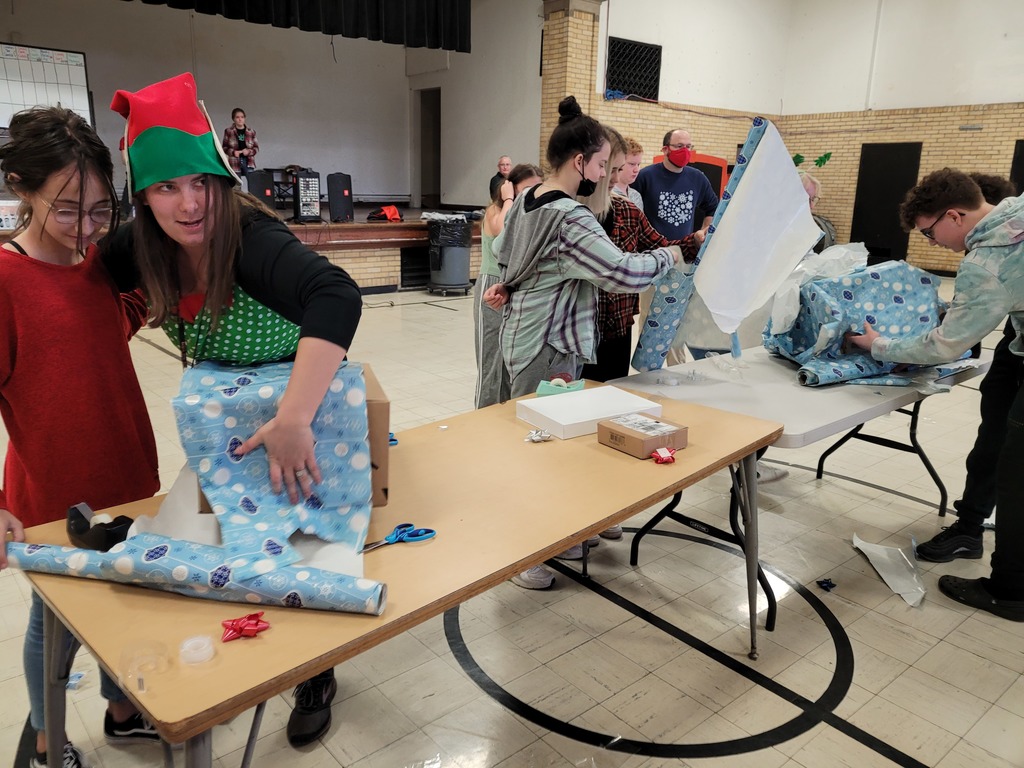 Grab a partner and wrap gifts with only one hand each in the "Epic Wrap Battle" game! 